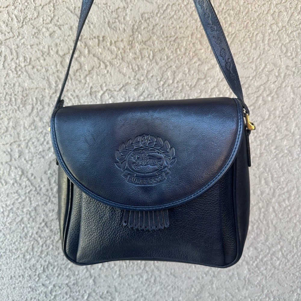 BURBERRY’S Vintage Leather crossbody Bag -100% authentic